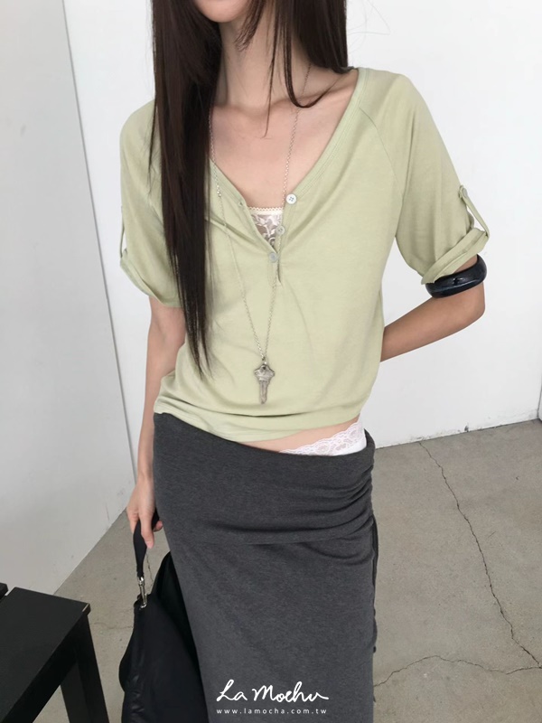 三排扣V領四分袖上衣